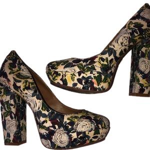 •Gianni Bini• floral heels